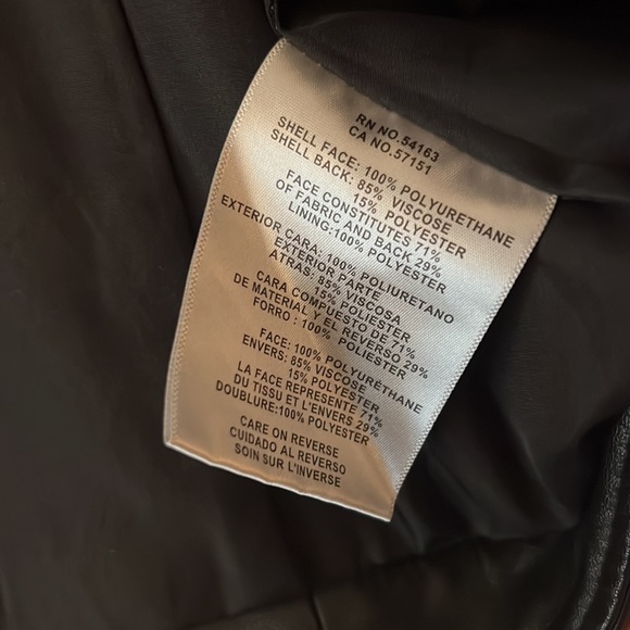 Gorgeous Levi’s Faux Leather Moto Jacket 🖤 - Picture 4 of 5